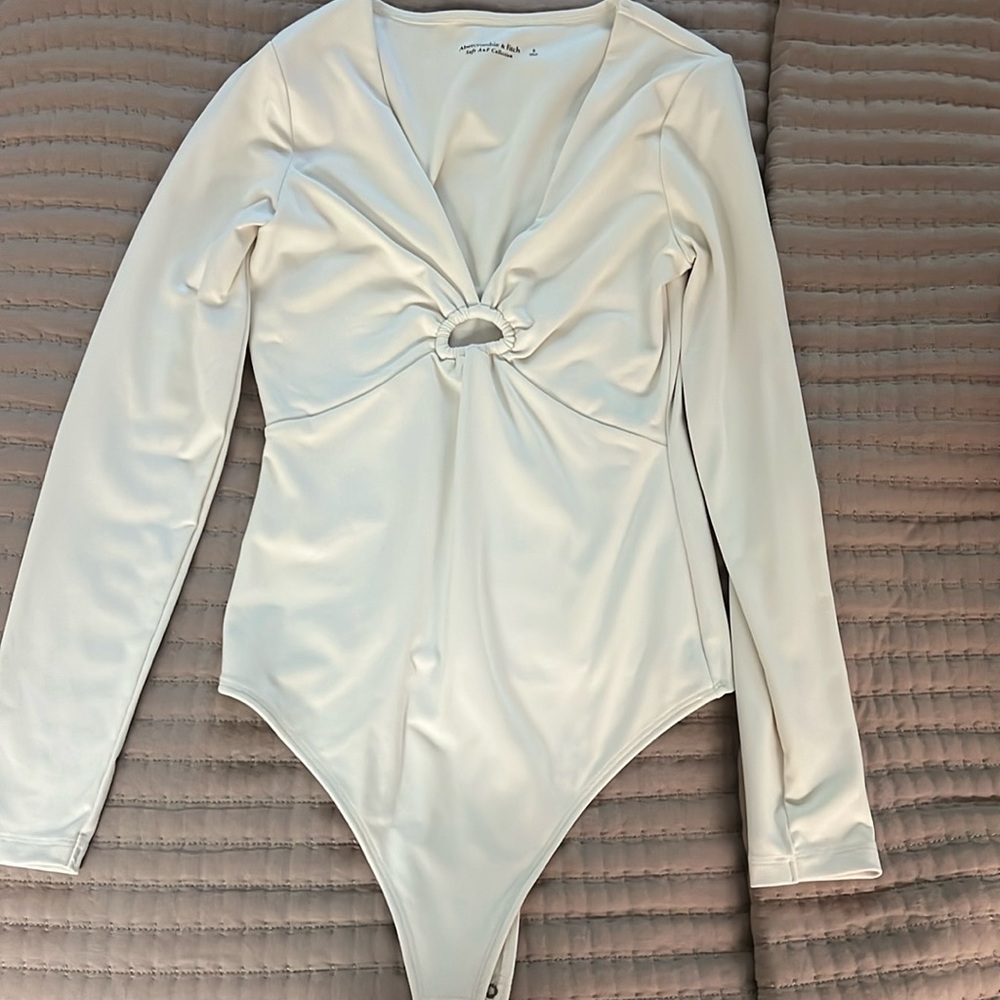 Abercrombie and Fitch Long-Sleeve Seamless Fabric Keyhole Bodysuit
